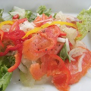 玉ねぎたっぷりのスモークサーモンサラダ 玉ねぎたっぷりのスモークサーモンサラダ