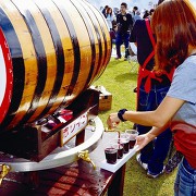 池田町秋のワイン祭りでは十勝ワインが飲み放題