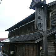 北海道遺産にも登録されている増毛の歴史的建造物の一つ「國稀酒造」