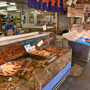 札幌中央卸売市場場外市場の店先