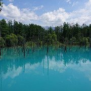 青い池と空 青い池と空